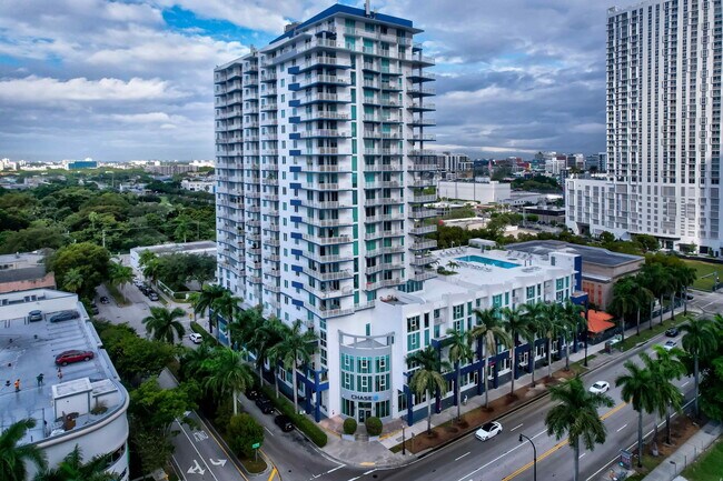 Plus de détails pour Trophy Retail Portfolio | Chase Anchored – Plusieurs types d'espaces à vendre, Miami, FL